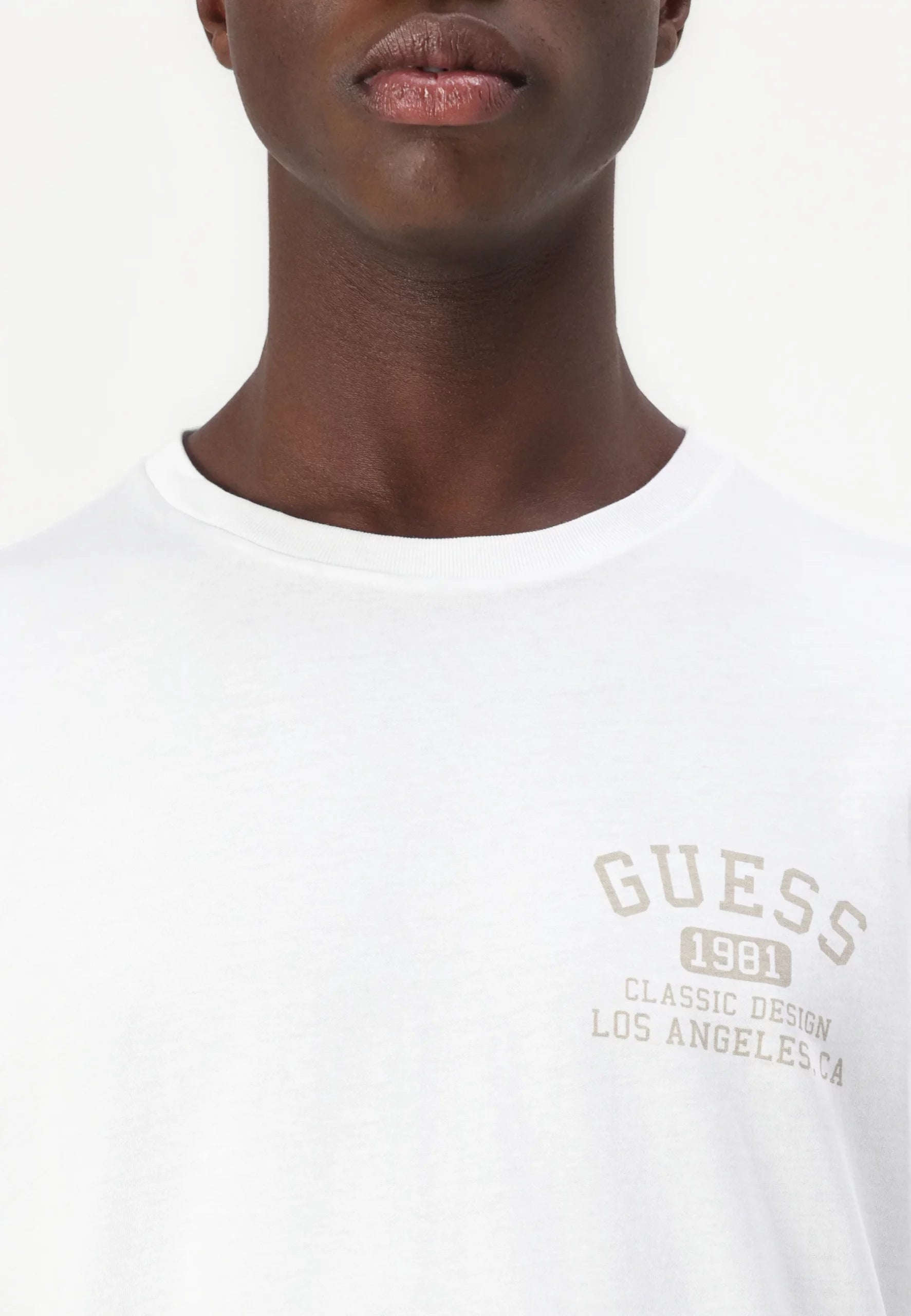 GUESS CLASSIC COLLEGIA CAMISETA REGULAR FIT BLANCA