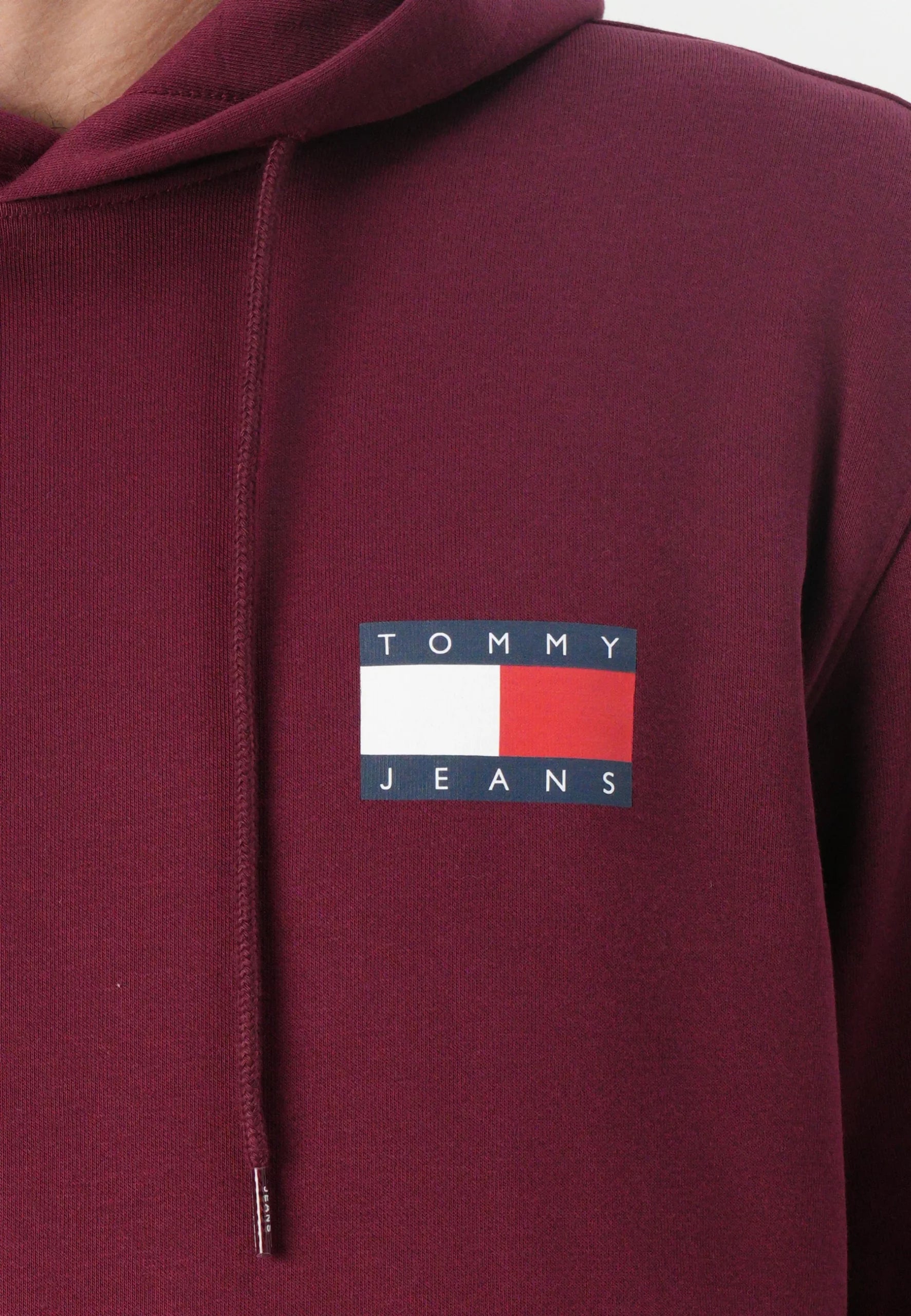 TOMMY JEANS SUDADERA SIN CAPUCHA REGULAR FIT BURDEOS