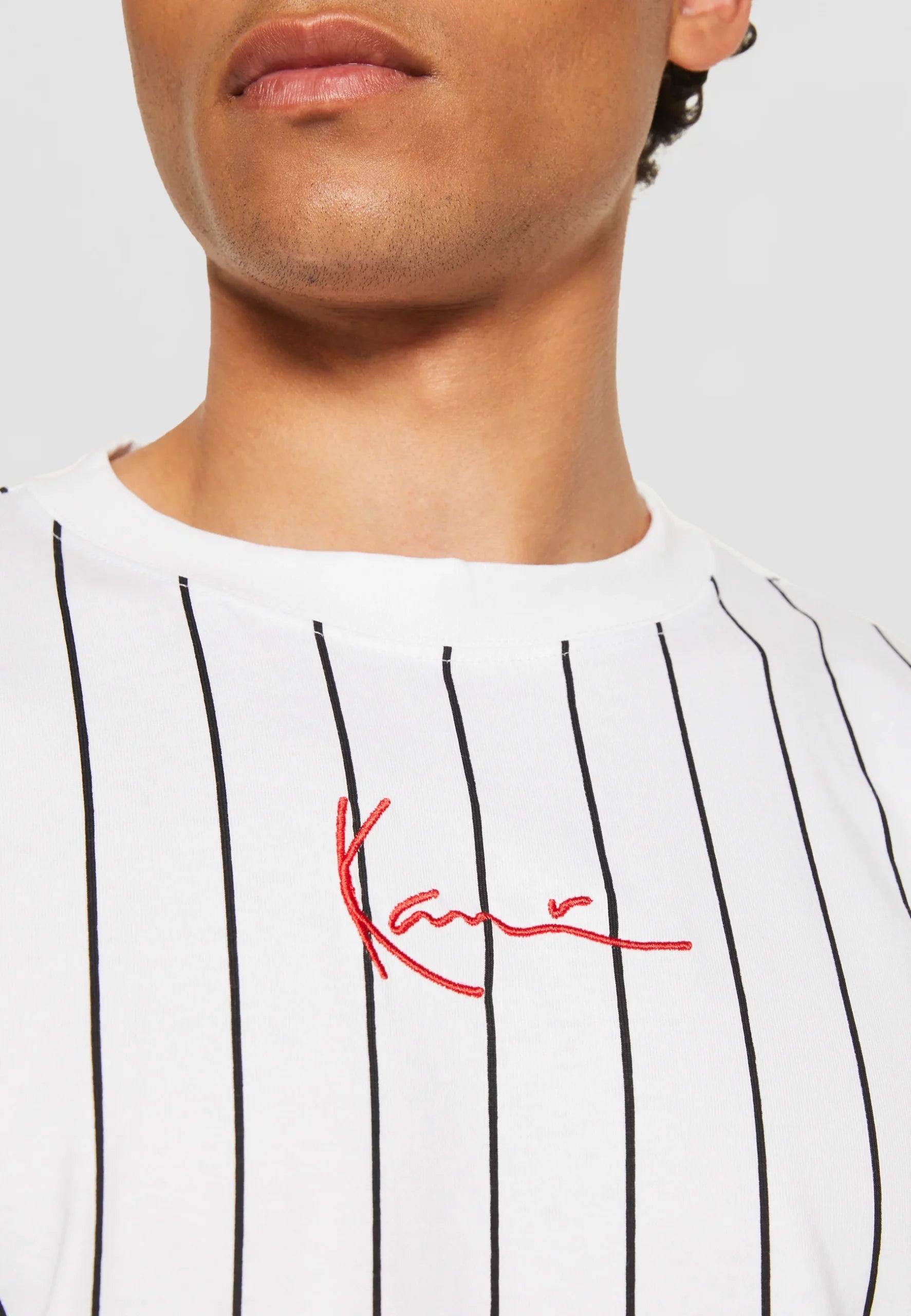 KARL KANI SMALL SIGNATURE PINSTRIPE CAMISETA BLANCO / NEGRO
