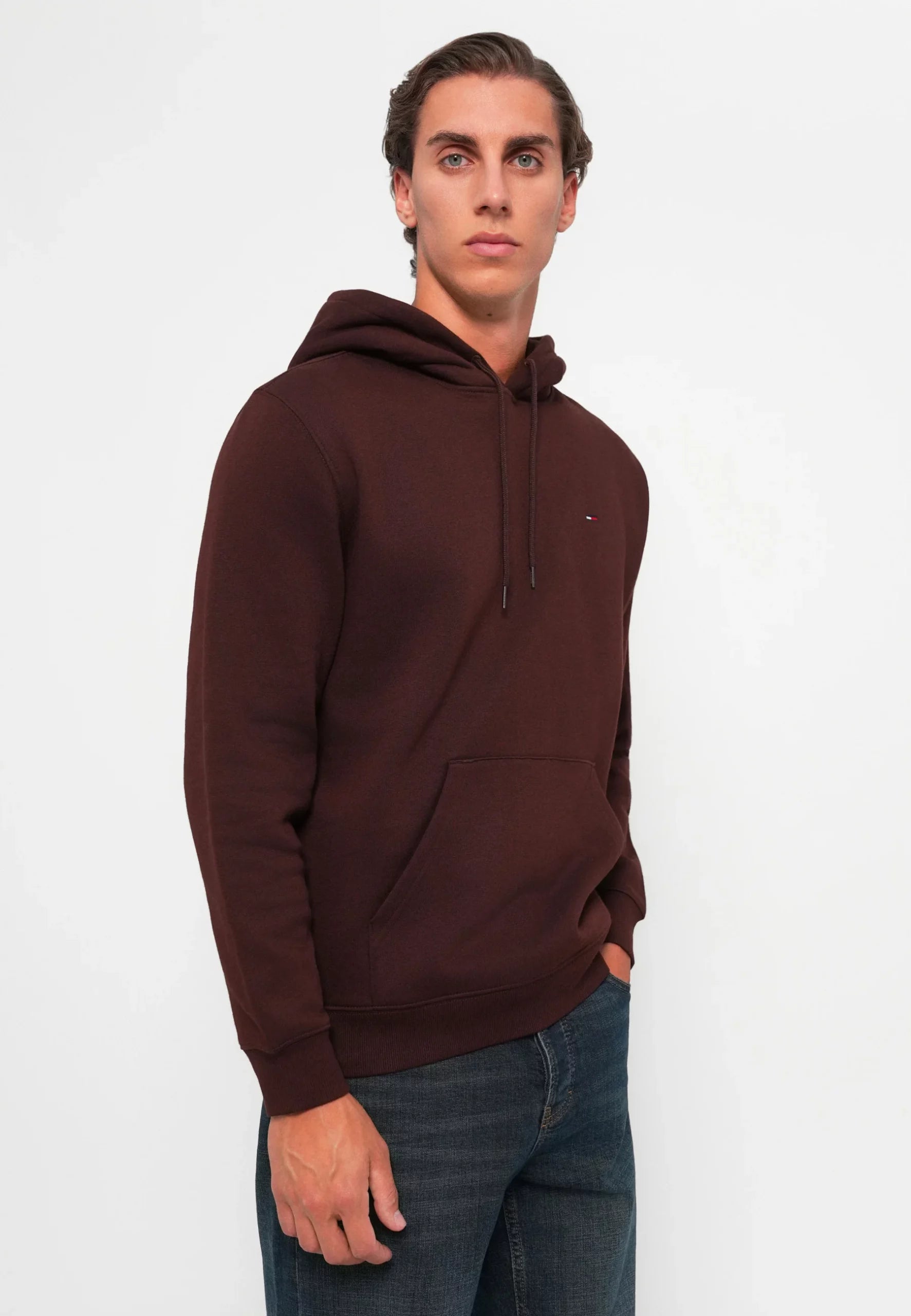 TOMMY JEANS SUDADERA REGULAR FIT MARRÓN OSCURO