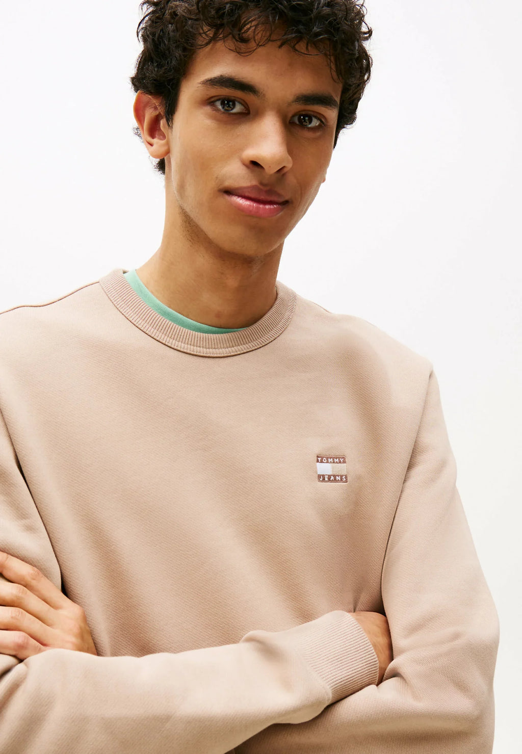 TOMMY JEANS SUDADERA SIN CAPUCHA LOOSE FIT BEIGE