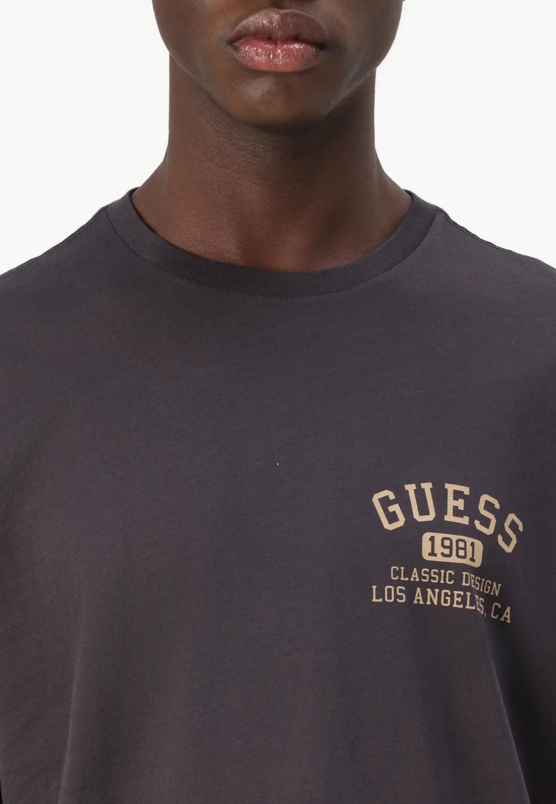 GUESS CLASSIC COLLEGIA CAMISETA REGULAR FIT NEGRA