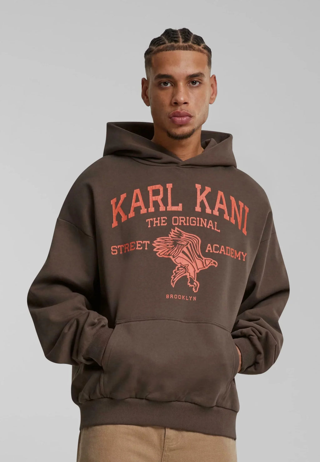 KARL KANI STREET ACADEMY SUDADERA CAPUCHA OVERSIZE FIT MARRÓN OSCURO