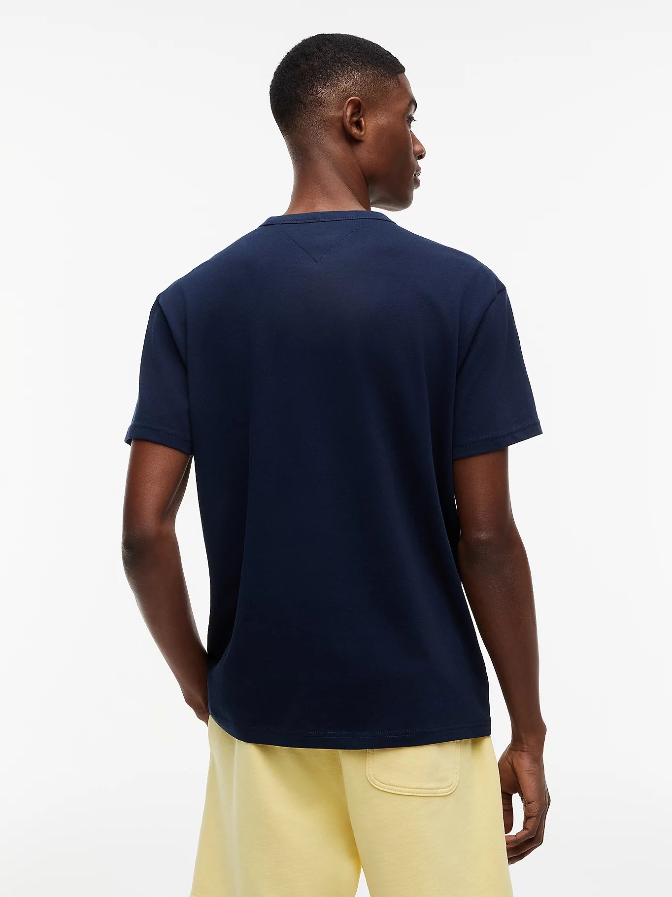 TOMMY JEANS REGULAR BADGE CAMISETA REGULAR FIT AZUL MARINO