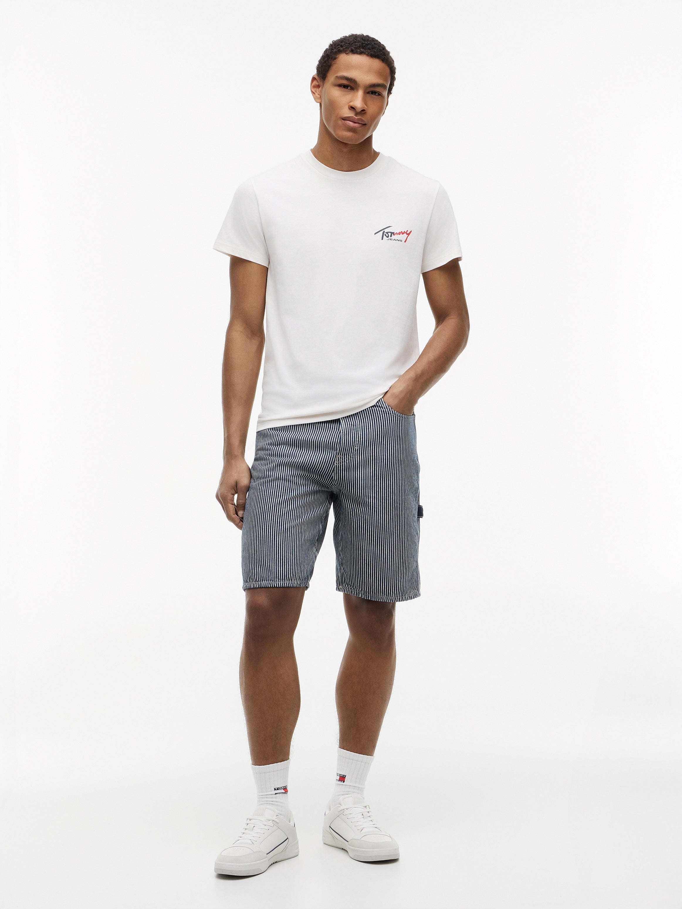 TOMMY JEANS CAMISETA LOGO PECHO 90´S MULTICOLOR SLIM FIT BLANCO ROTO