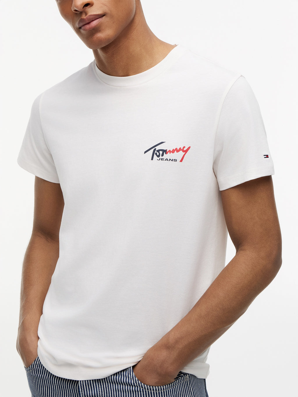 TOMMY JEANS CAMISETA LOGO PECHO 90´S MULTICOLOR SLIM FIT BLANCO ROTO