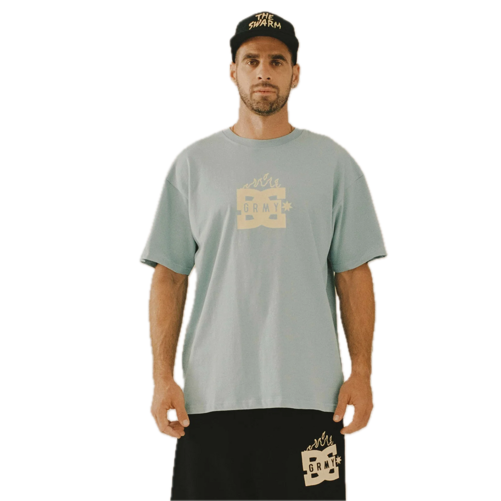 GRIMEY THE SWARM DC SHOES X GRIMEY CAMISETA REGULAR FIT AZUL