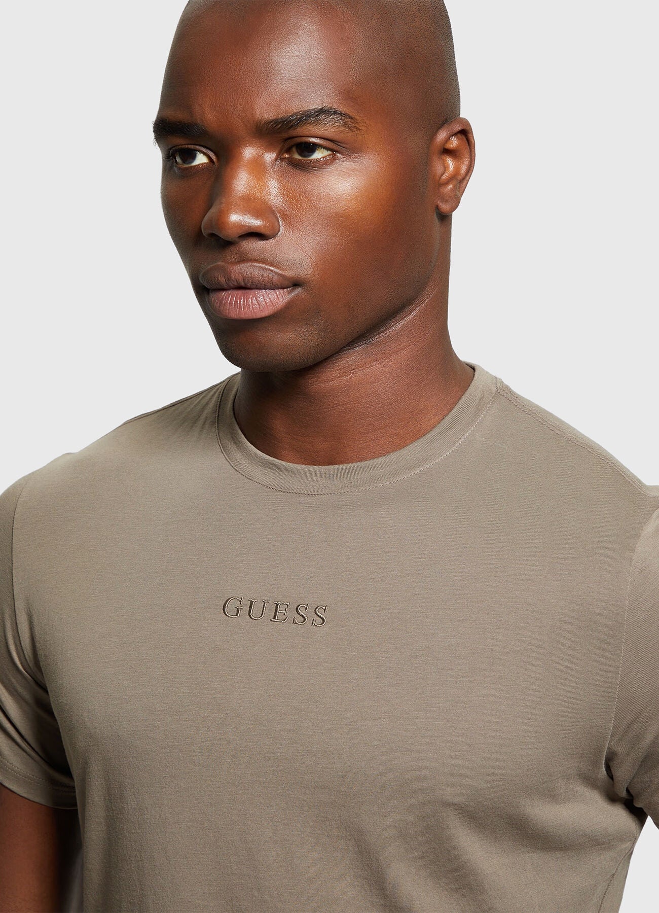 GUESS EMB PIMA CAMISA REGULAR FIT MARRÓN
