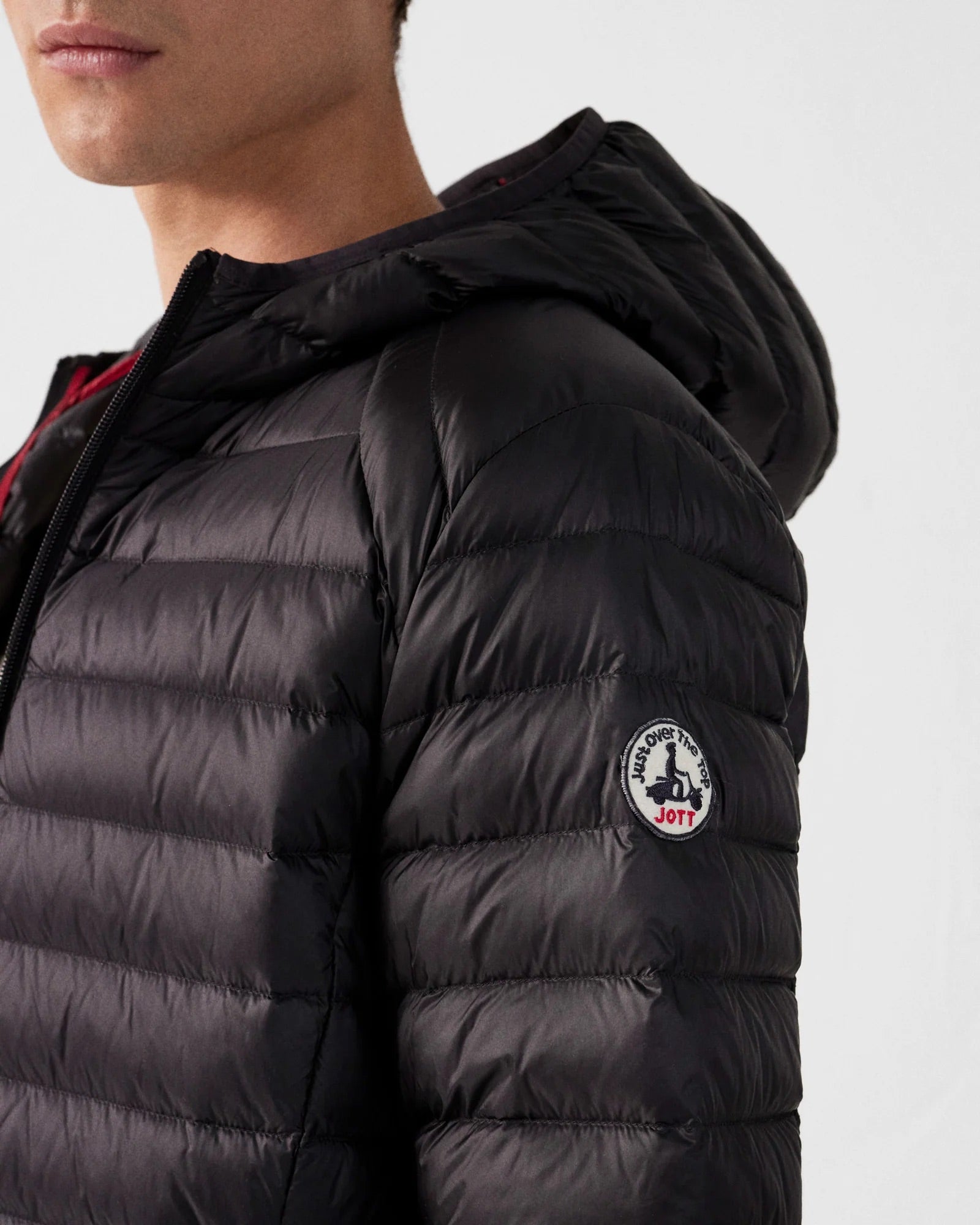 JOTT NICO CAZADORA PLUMAS SLIM FIT NEGRA