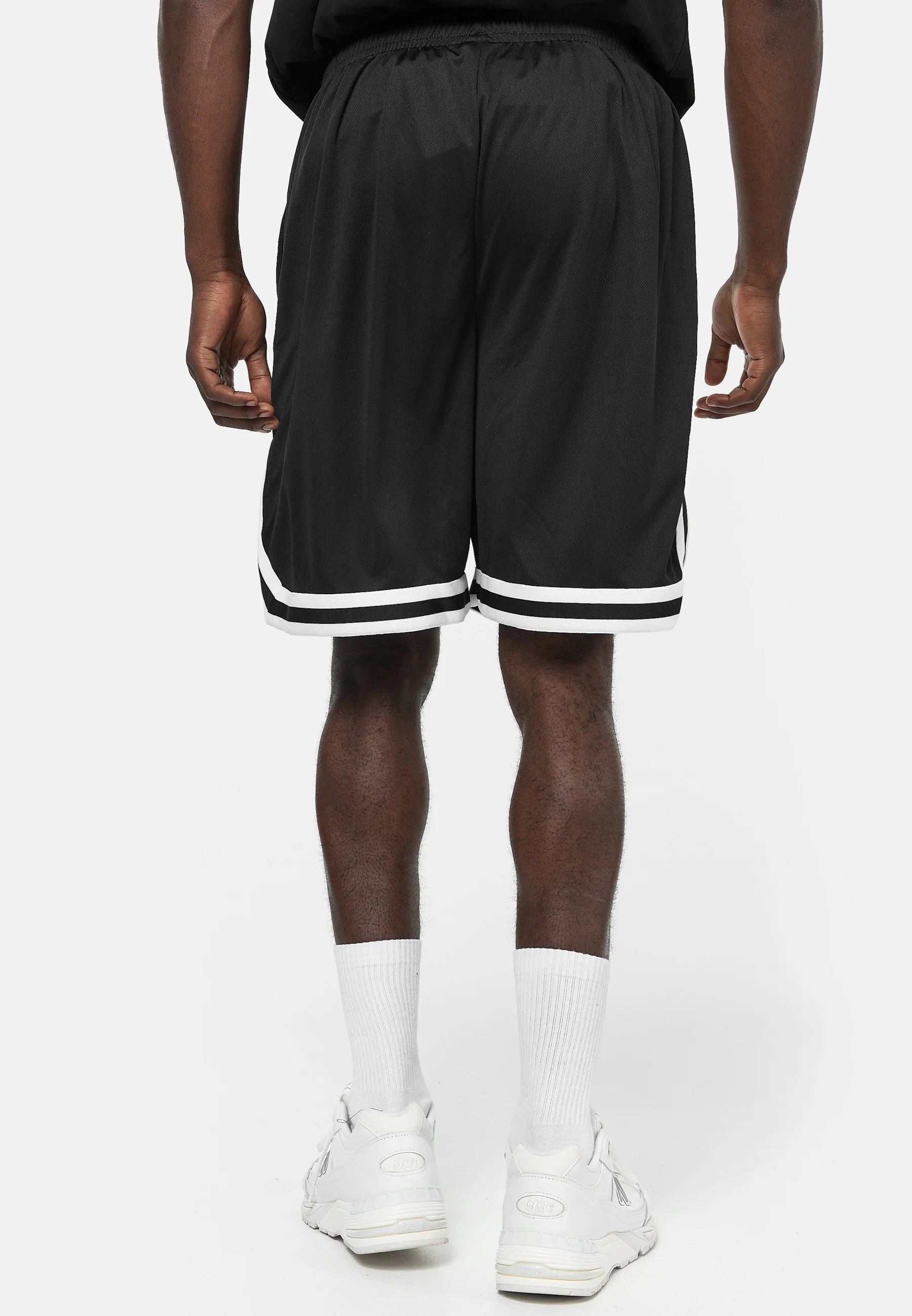 KARL KANI BERMUDA SIGNATURE NEGRA
