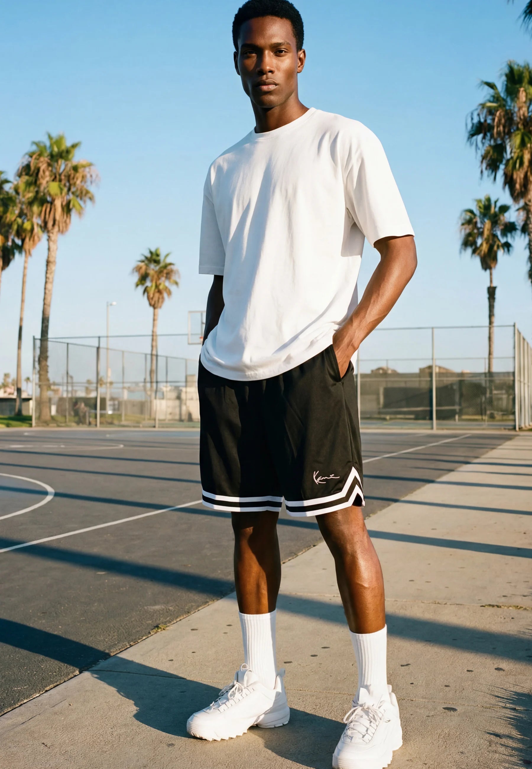 KARL KANI BERMUDA SIGNATURE NEGRA