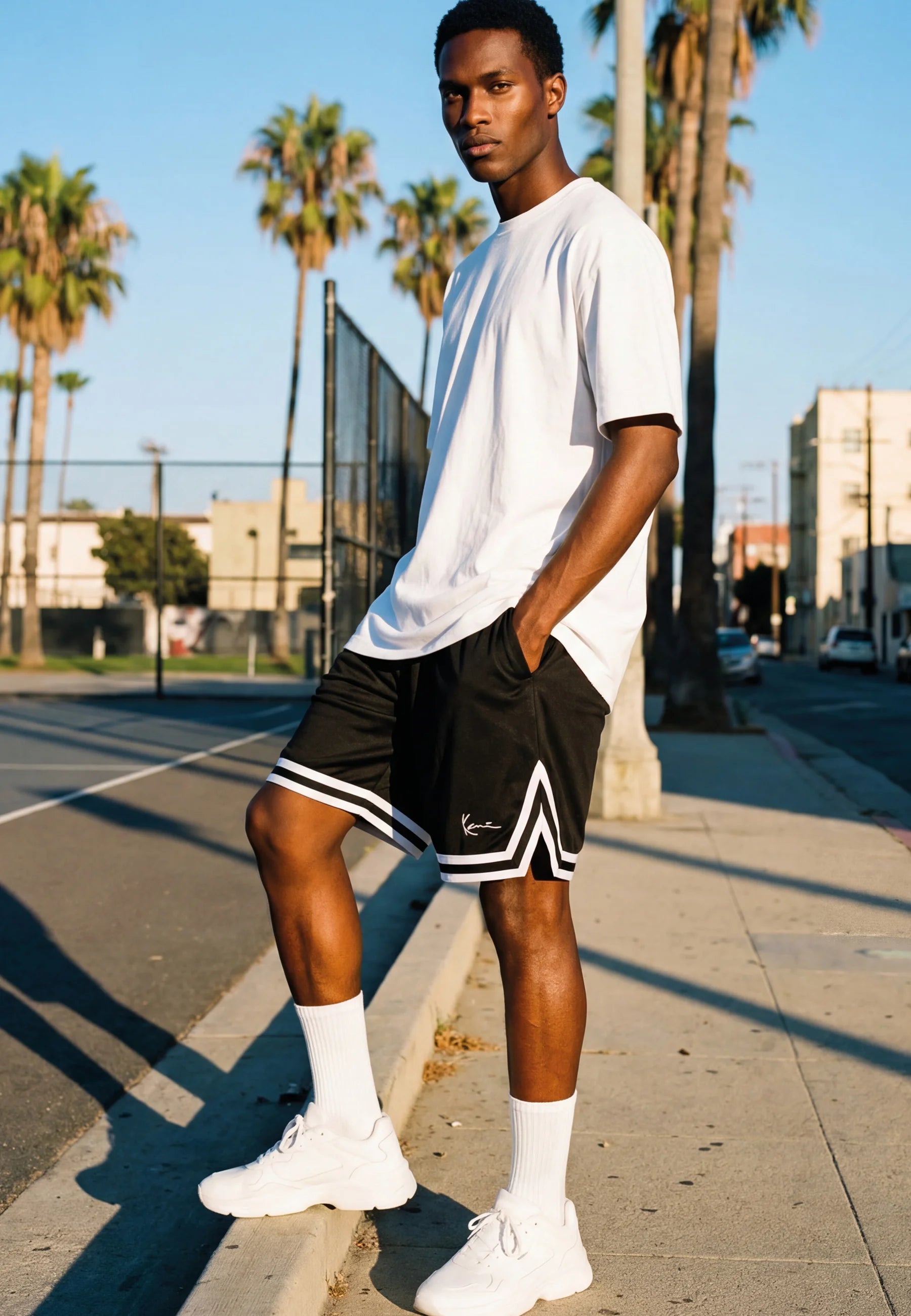 KARL KANI BERMUDA SIGNATURE NEGRA
