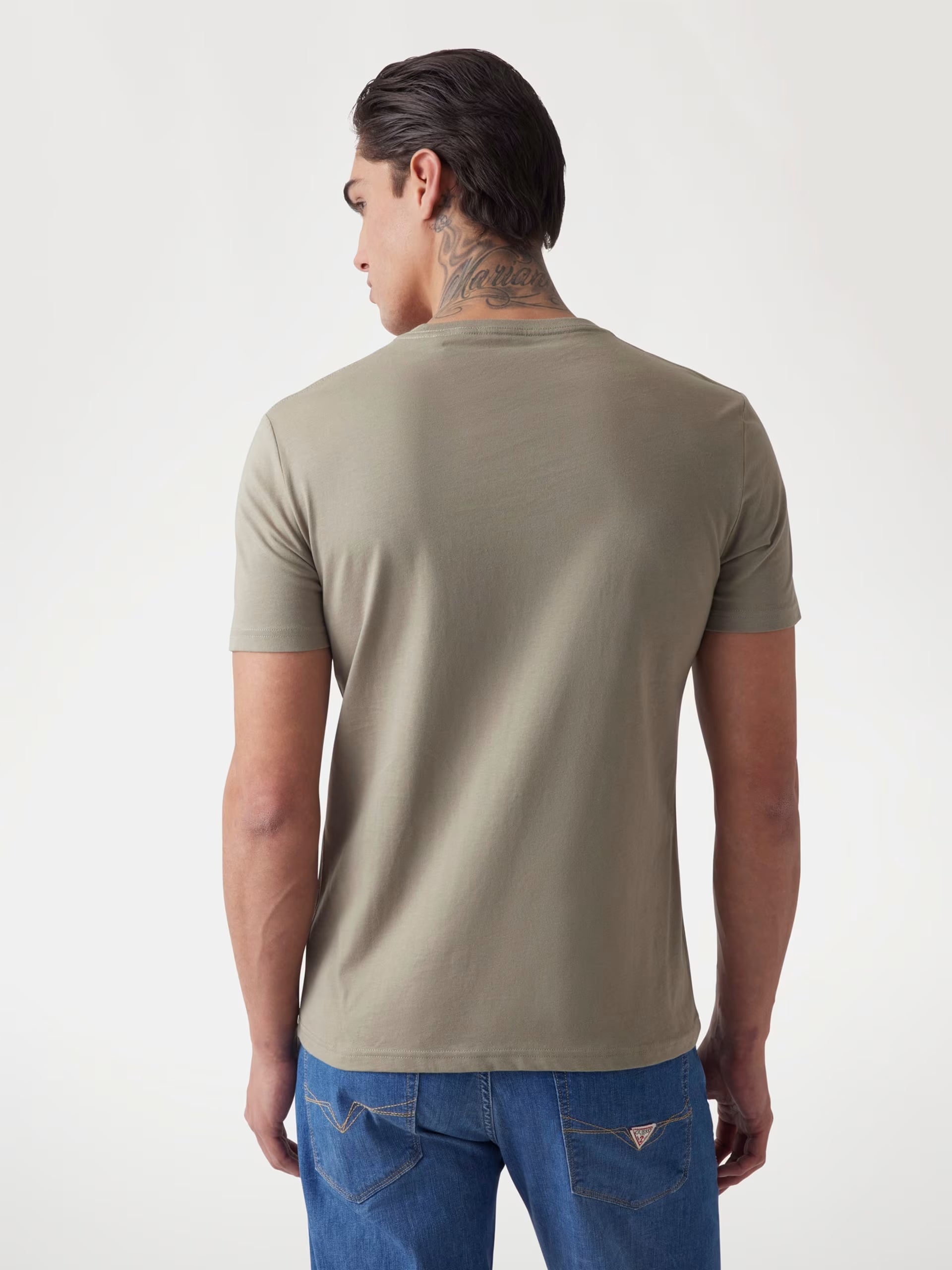 GUESS LOGOTIPO TRIÁNGULO CAMISETA REGULAR FIT VERDE OLIVA