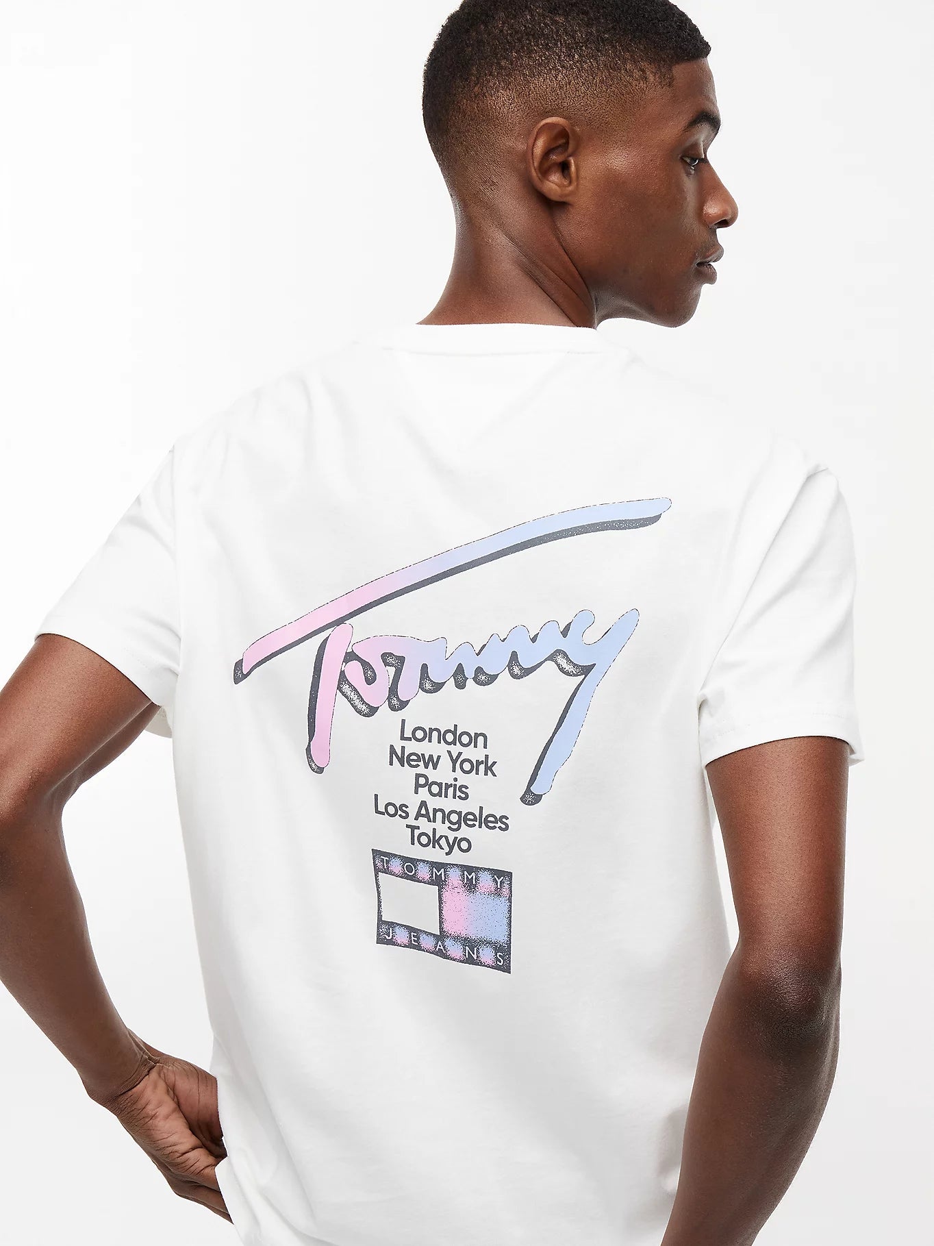 TOMMY JEANS CAMISETA LOGO 90´S MULTICOLOR REGULAR FIT BLANCO ROTO