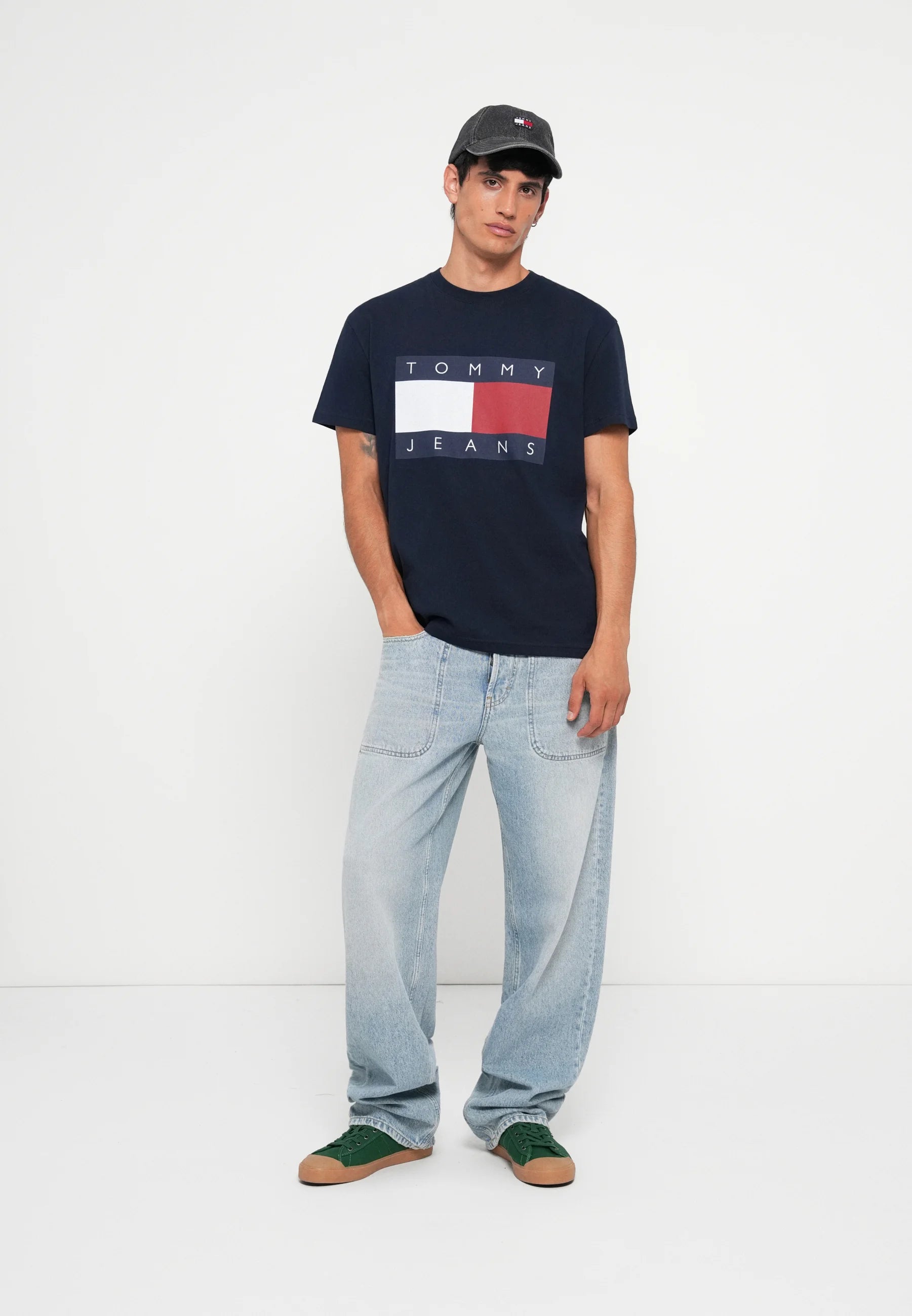 TOMMY JEANS CAMISETA LOGO BANDERA GRANDE REGULAR FIT AZUL MARINO