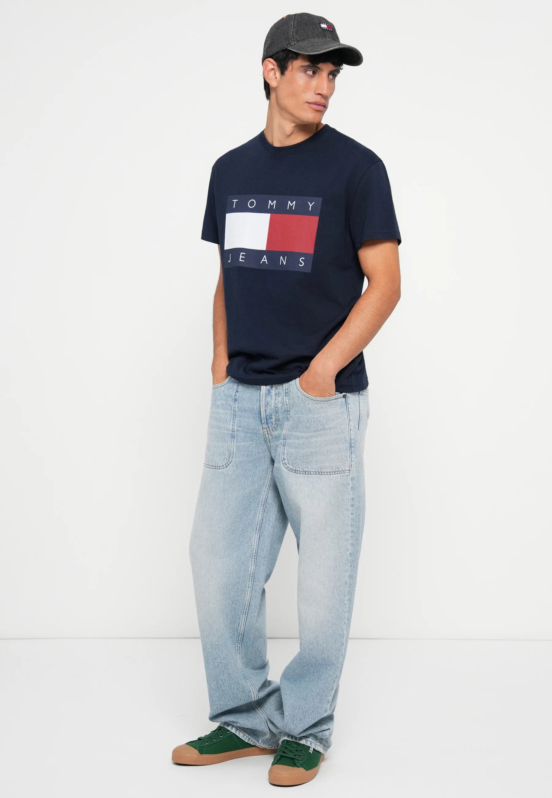 TOMMY JEANS CAMISETA LOGO BANDERA GRANDE REGULAR FIT AZUL MARINO