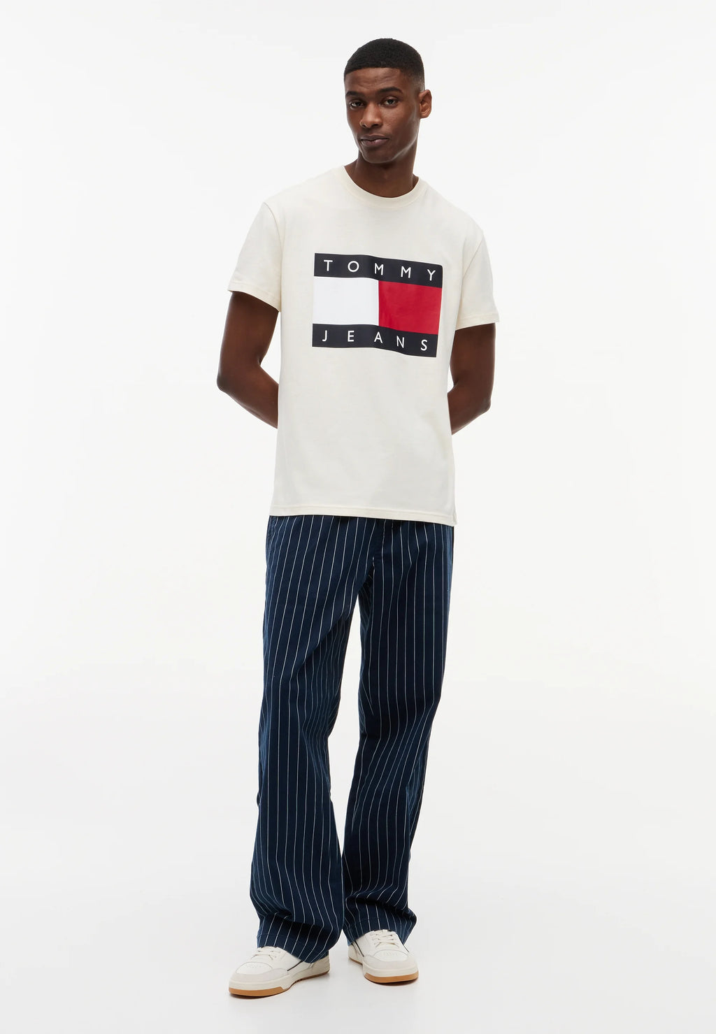 TOMMY JEANS CAMISETA LOGO BANDERA GRANDE REGULAR FIT BLANCO ROTO