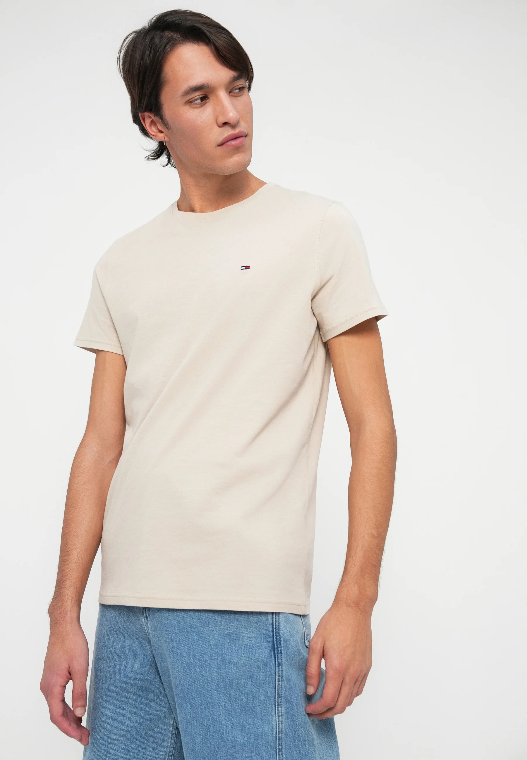 TOMMY JEANS CAMISETA LOGO PEQUEÑO BORDADO SLIM BLANCO ROTO