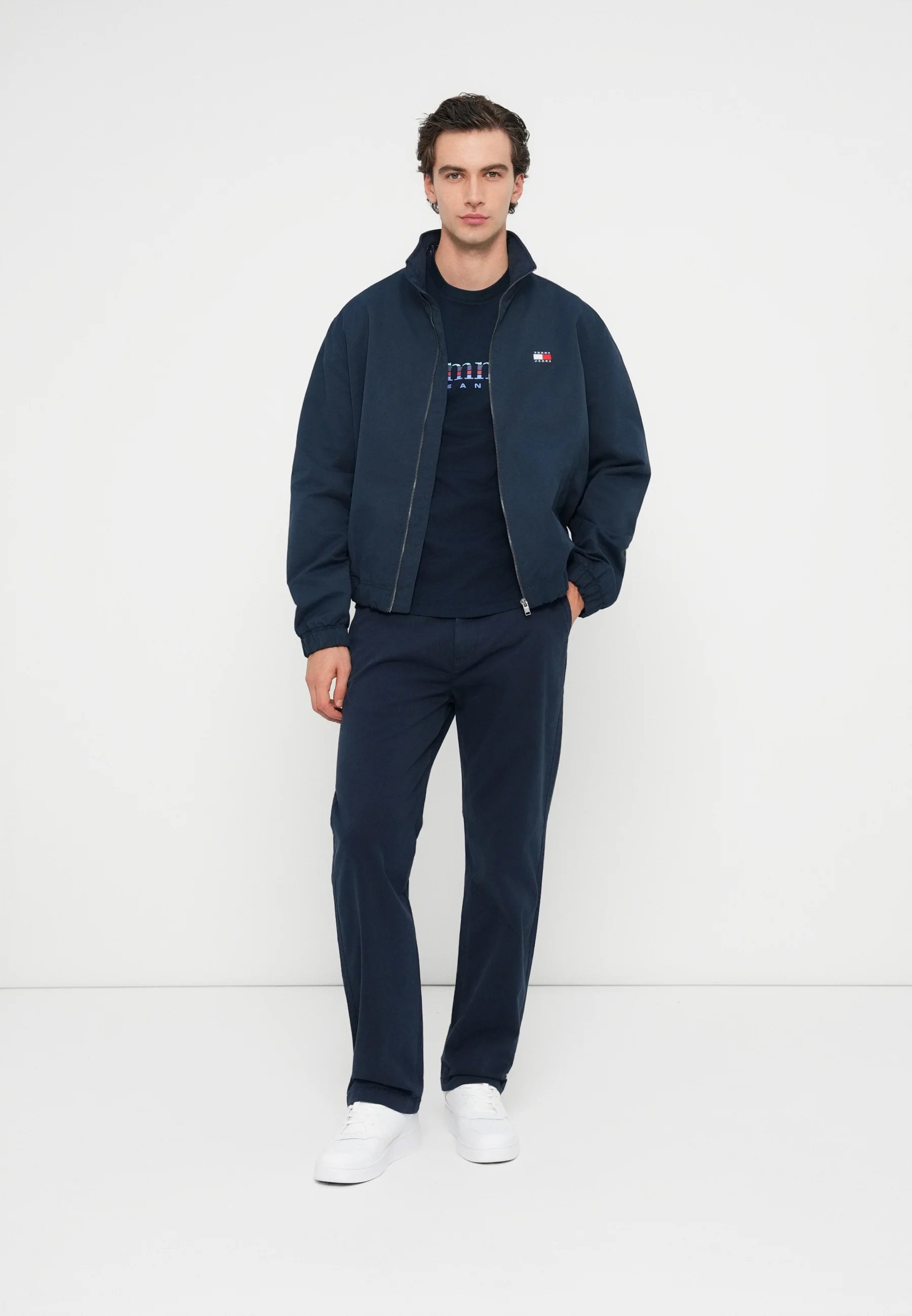 TOMMY JEANS CHAQUETA LIGERA AZUL MARINO