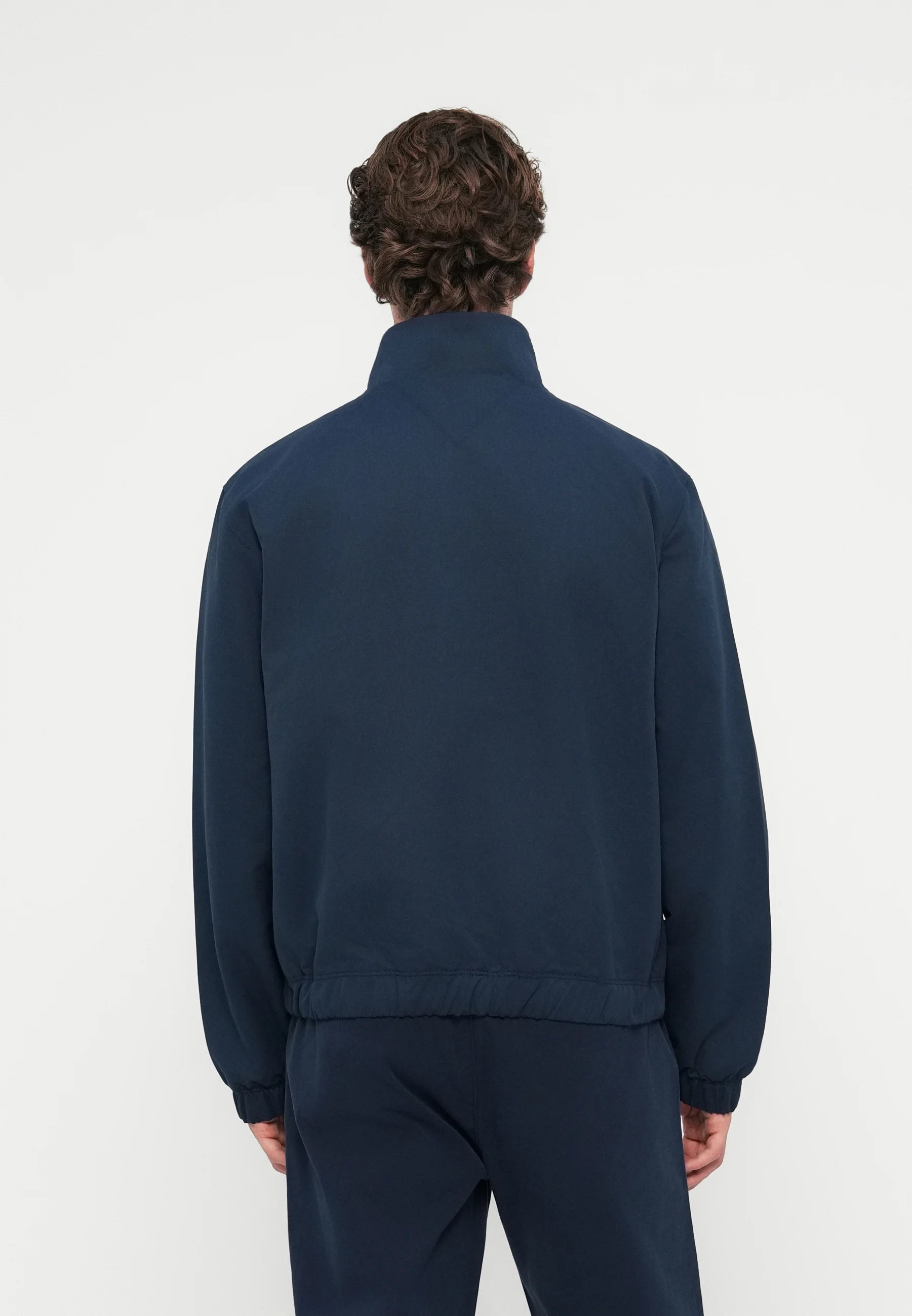 TOMMY JEANS CHAQUETA LIGERA AZUL MARINO