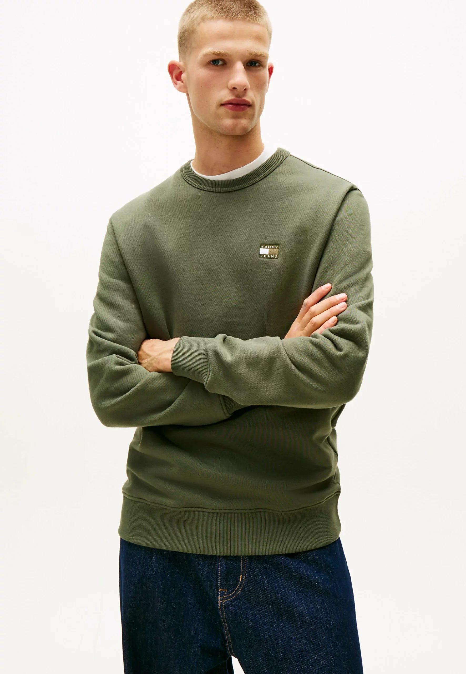 TOMMY JEANS SUDADERA SIN CAPUCHA REGULAR FIT VERDE OLIVA