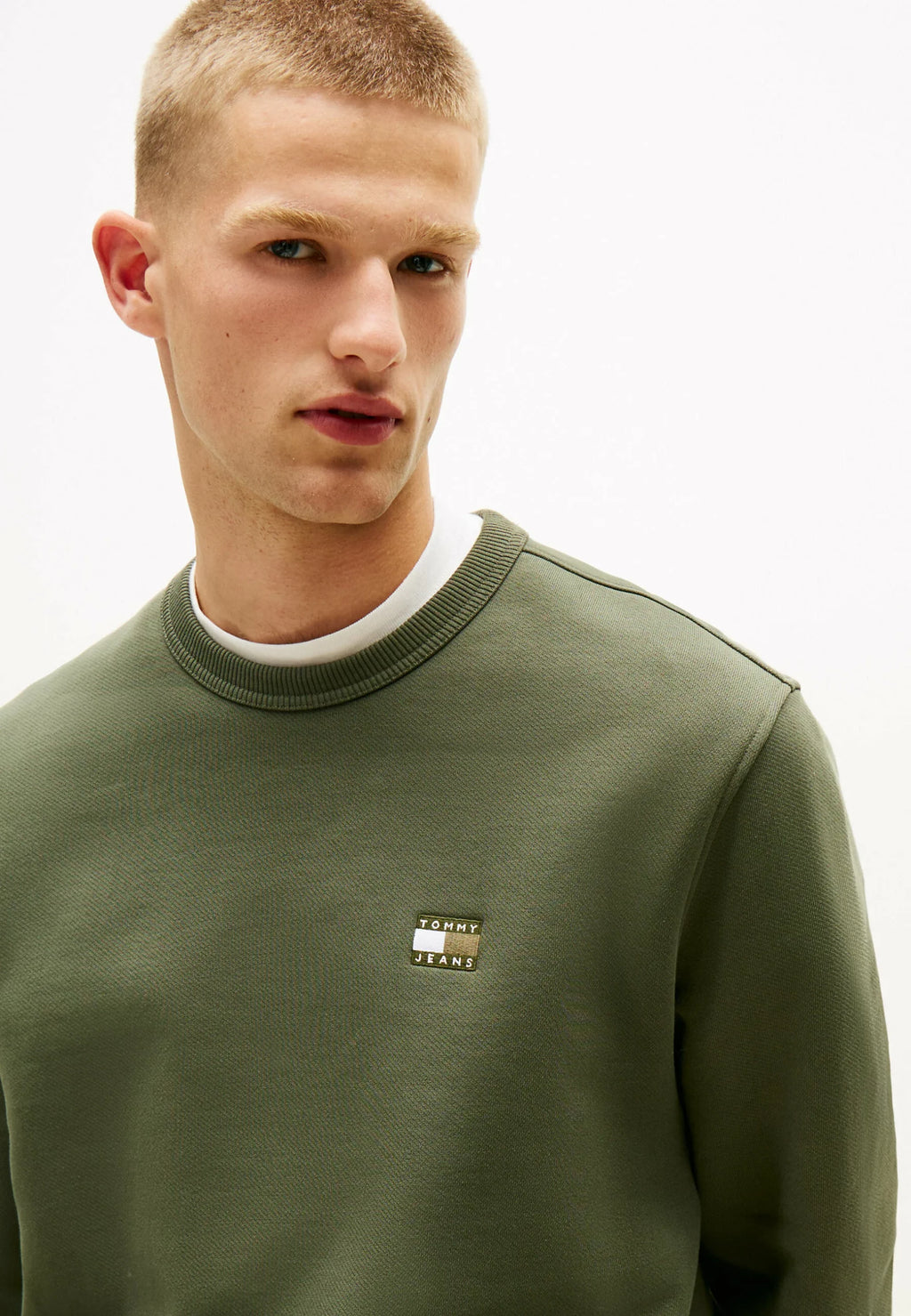 TOMMY JEANS SUDADERA SIN CAPUCHA REGULAR FIT VERDE OLIVA