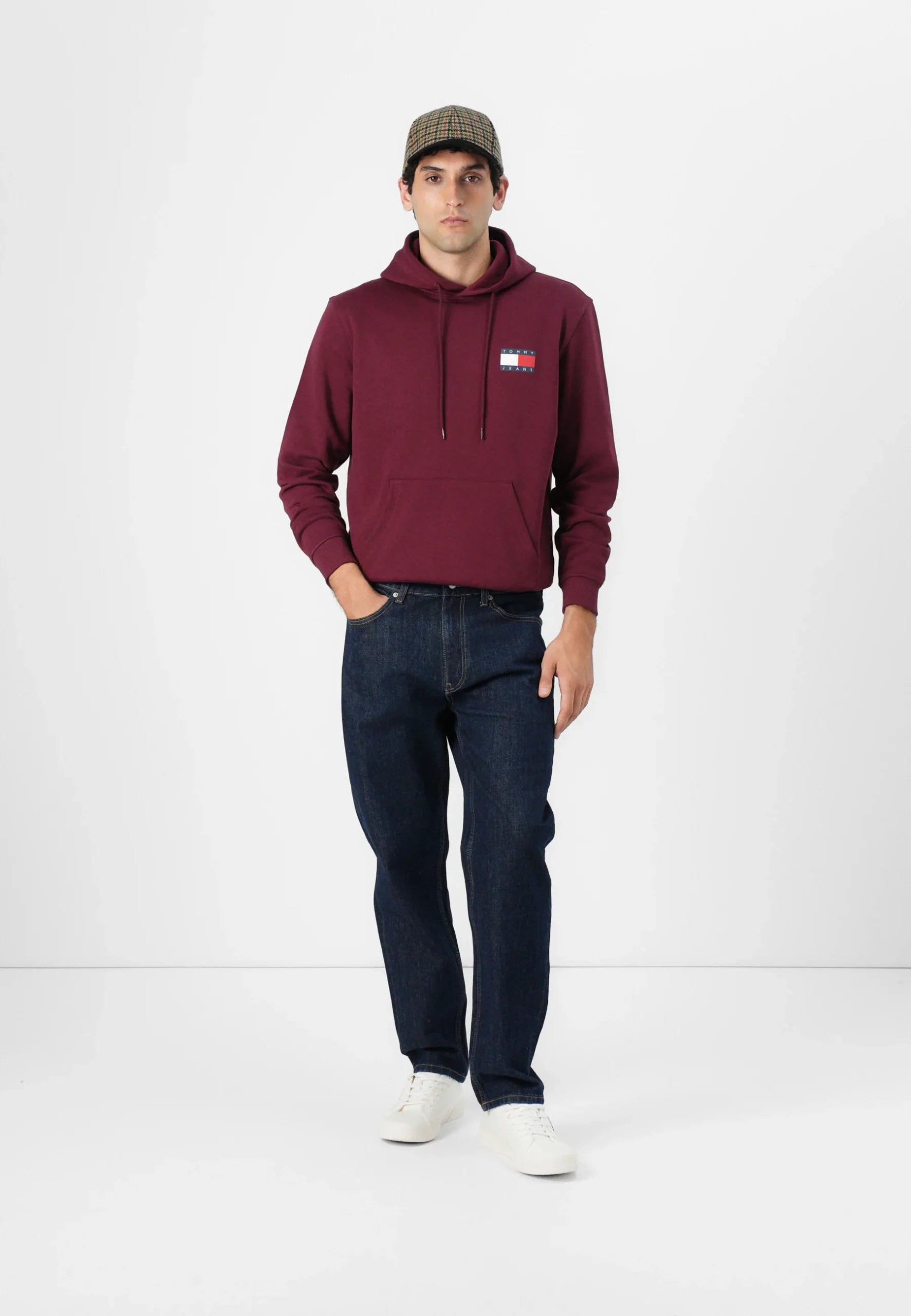 TOMMY JEANS SUDADERA SIN CAPUCHA REGULAR FIT BURDEOS