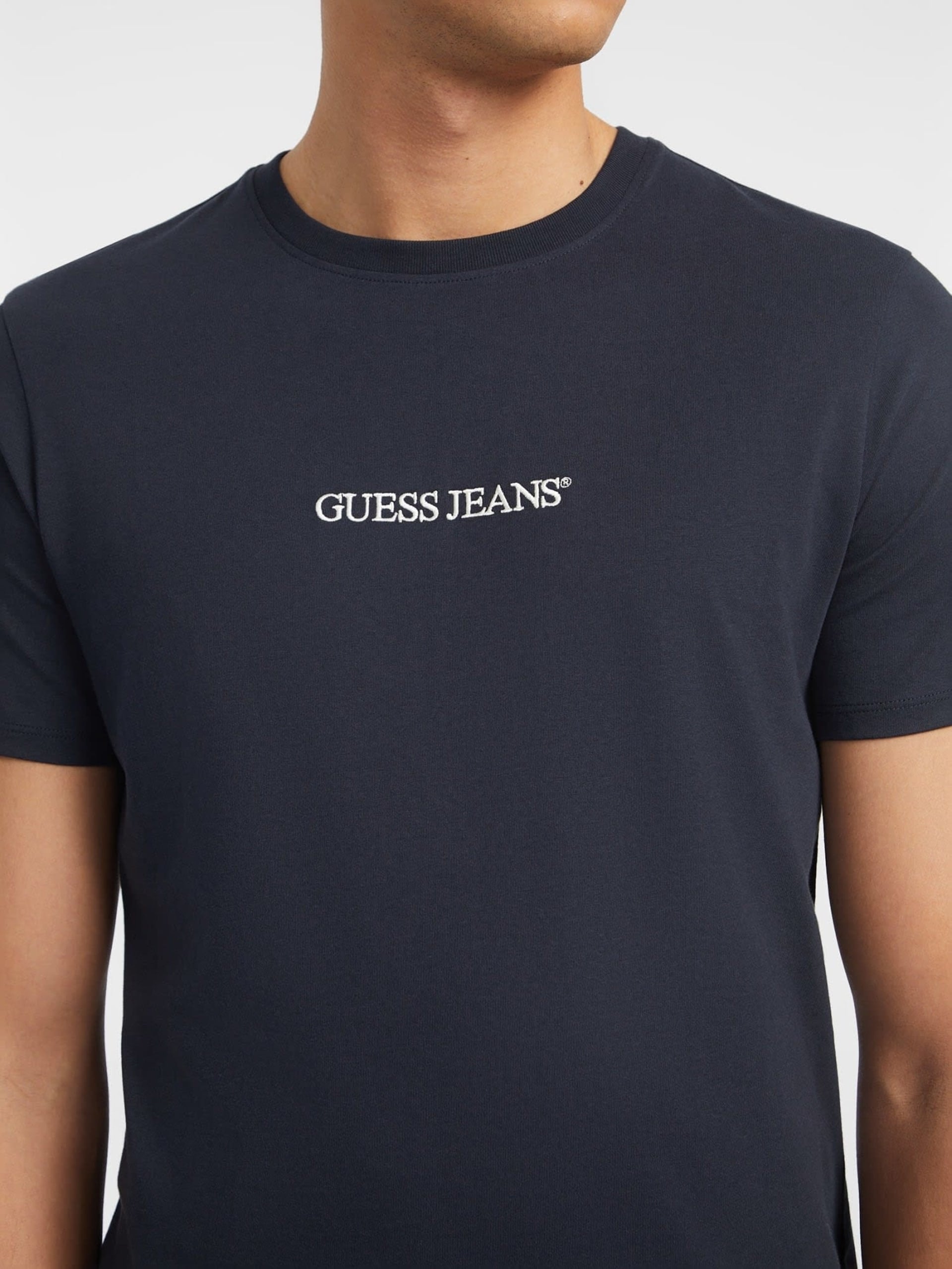 GUESS CAMISETA SLIM FIT NEGRA