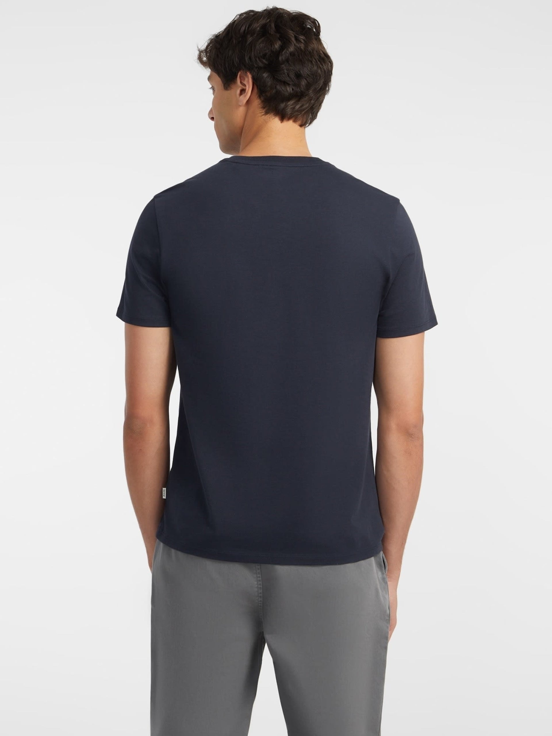 GUESS CAMISETA SLIM FIT NEGRA