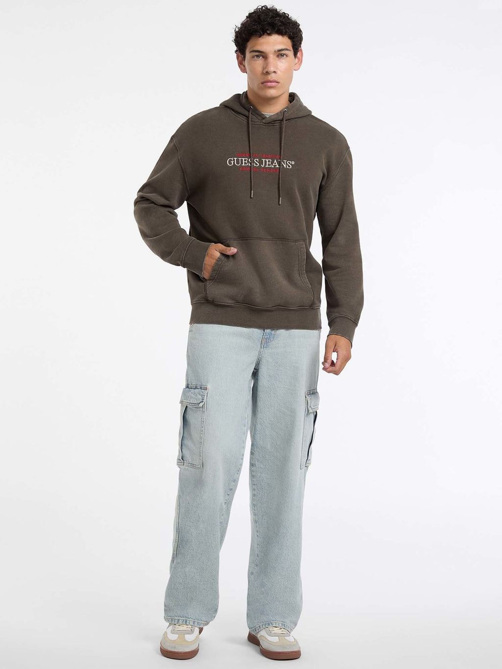 GUESS JEANS SUDADERA CON CAPUCHA REGULAR FIT MARRÓN