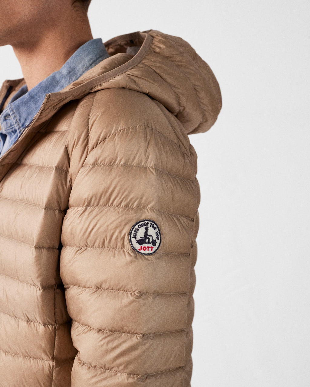 JOTT NICO CAZADORA PLUMÍFERO CORTE CLÁSICO BEIGE