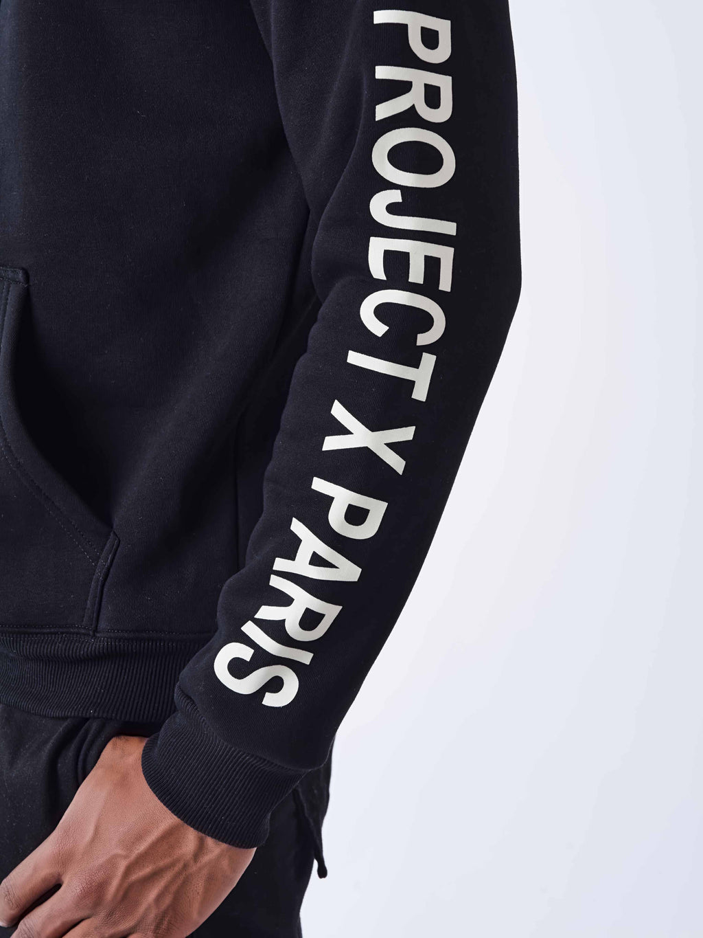 PROJECT X PARIS SUDADERA CON CAPUCHA LOGO EN MANGAS NEGRA