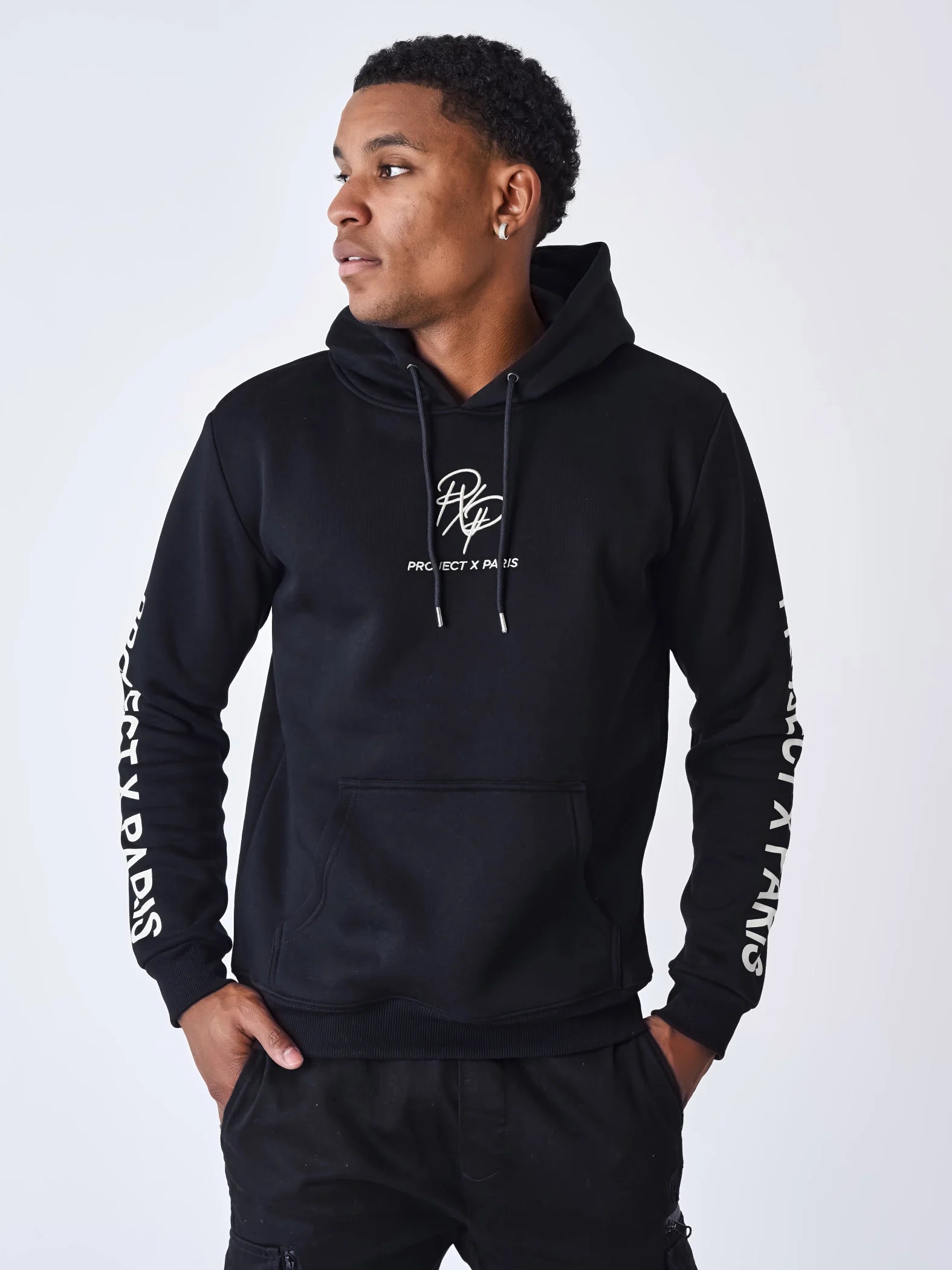 PROJECT X PARIS SUDADERA CON CAPUCHA LOGO EN MANGAS NEGRA