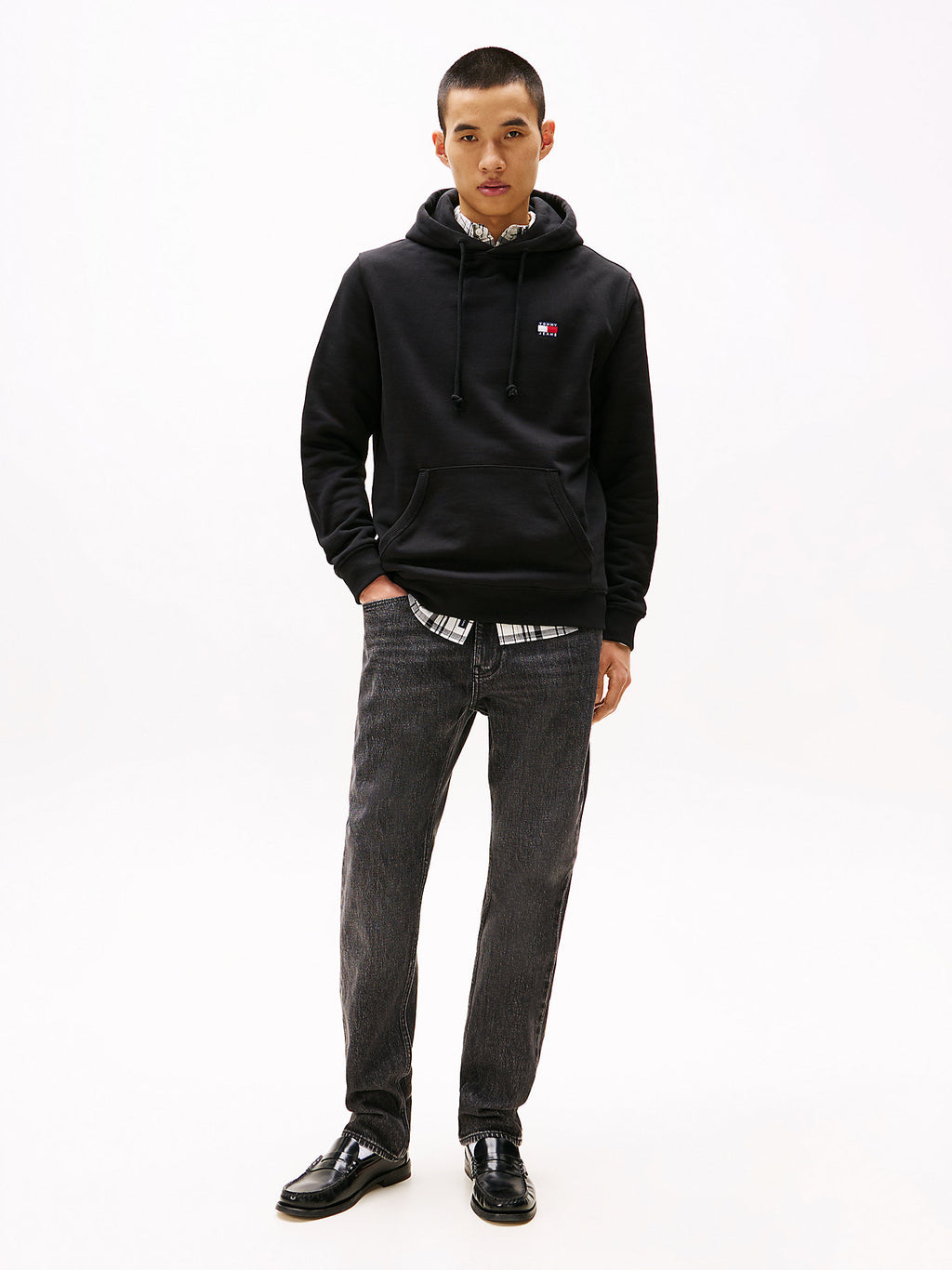 TOMMY JEANS SUDADERA CON CAPUCHA REGULAR FIT NEGRA