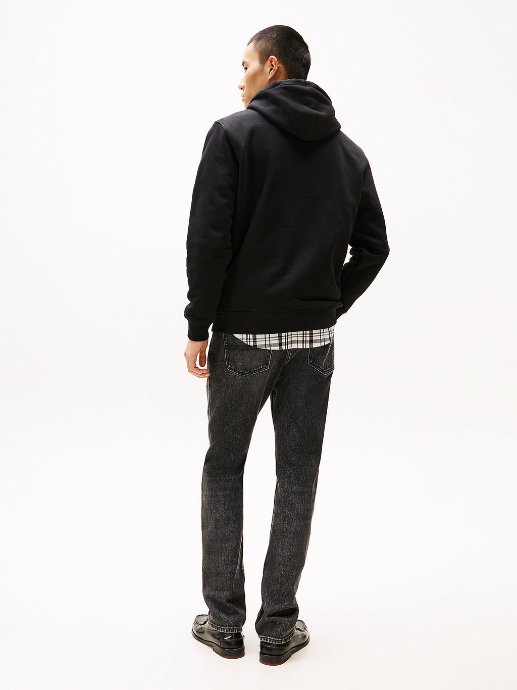 TOMMY JEANS SUDADERA CON CAPUCHA REGULAR FIT NEGRA